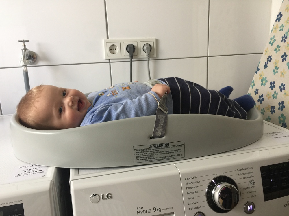 Bumbo store changing table